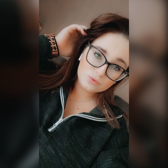 Meet your Posher, Stefanie - Picture 1 of 1